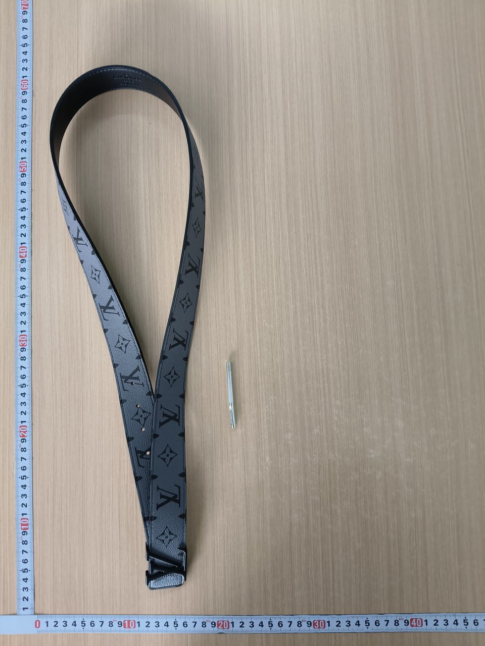 Luis Vuitton Belts