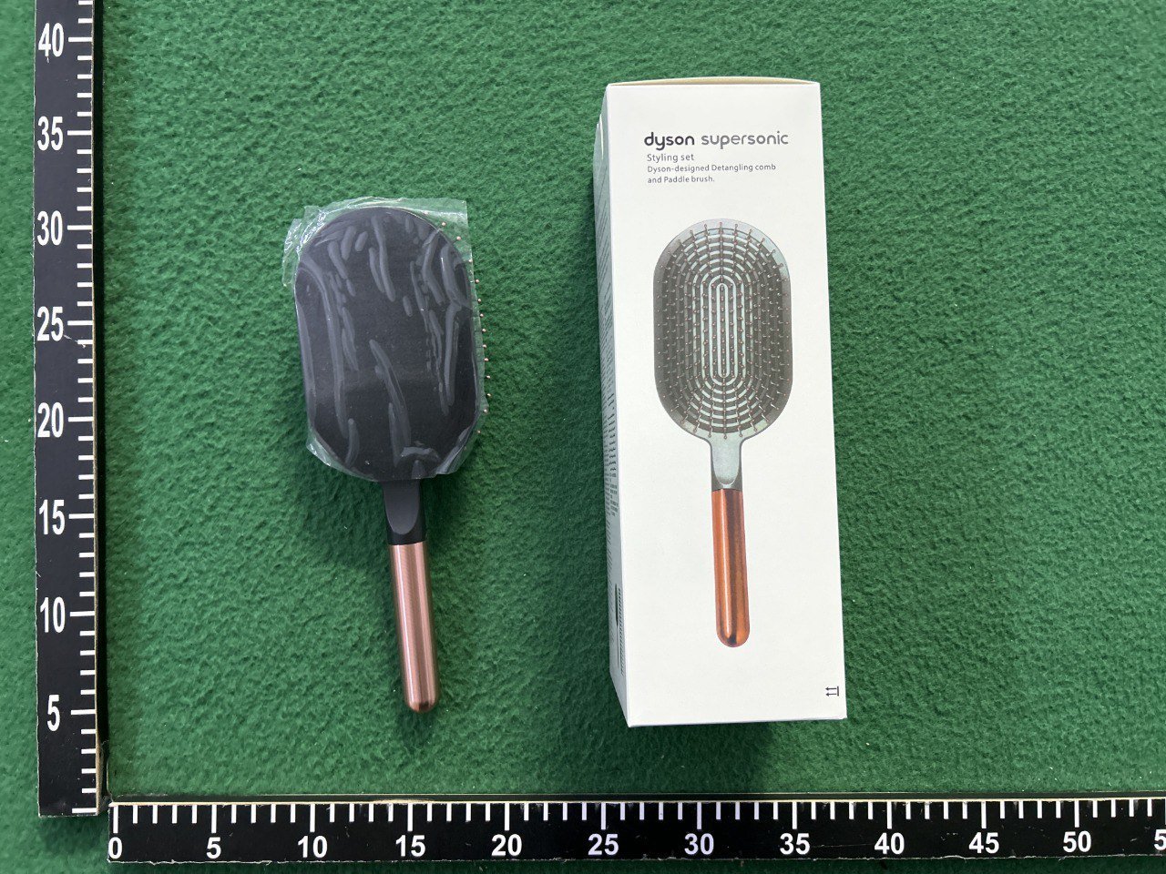 Dyson's same air cushion comb anti-static massage comb