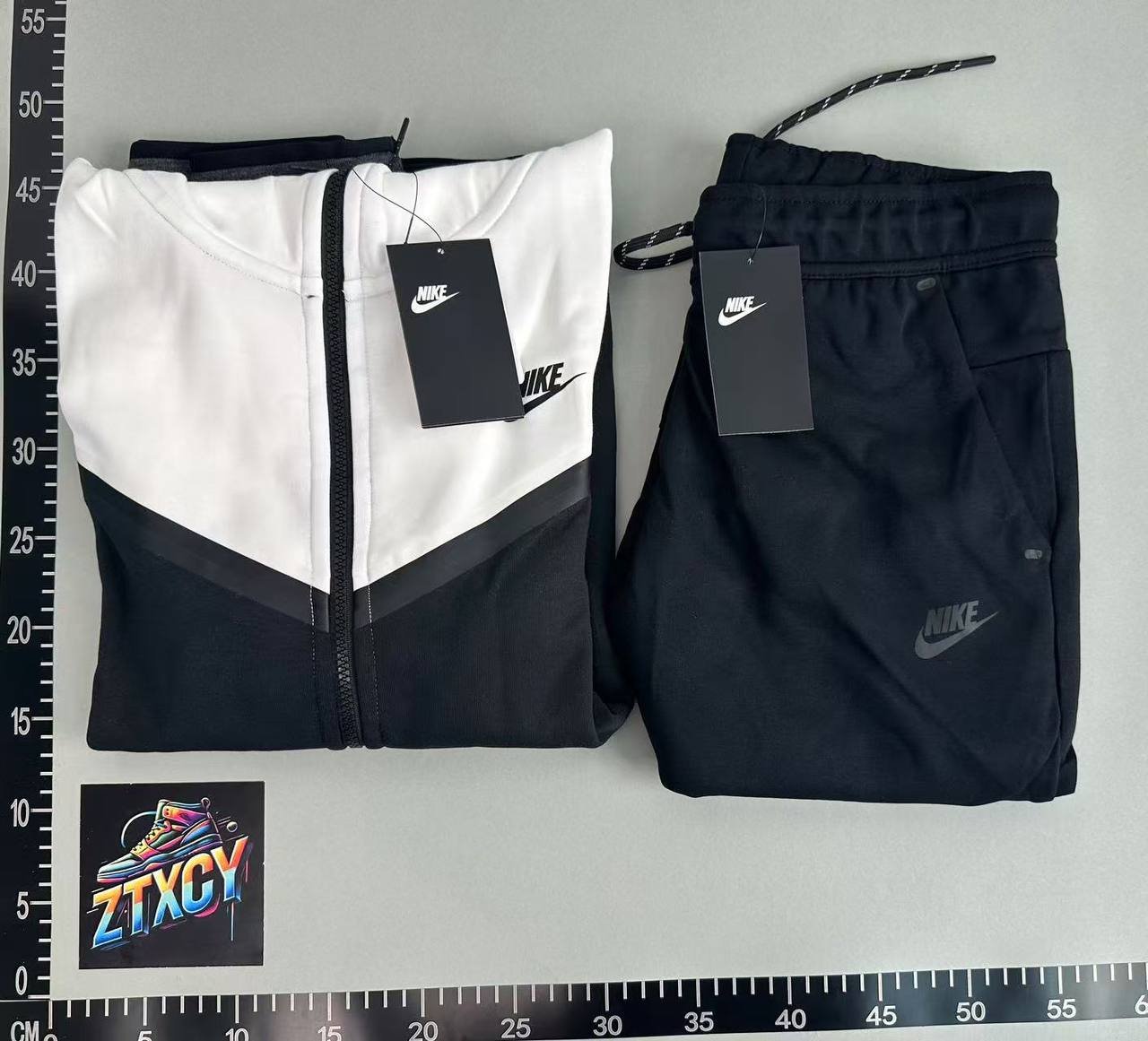 Nike Tech Fleece