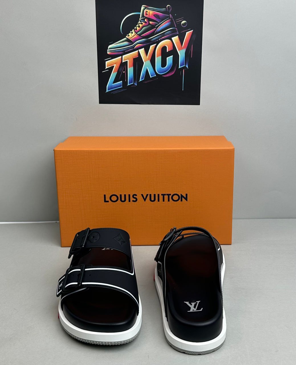 LOUIS VUITTON slippers