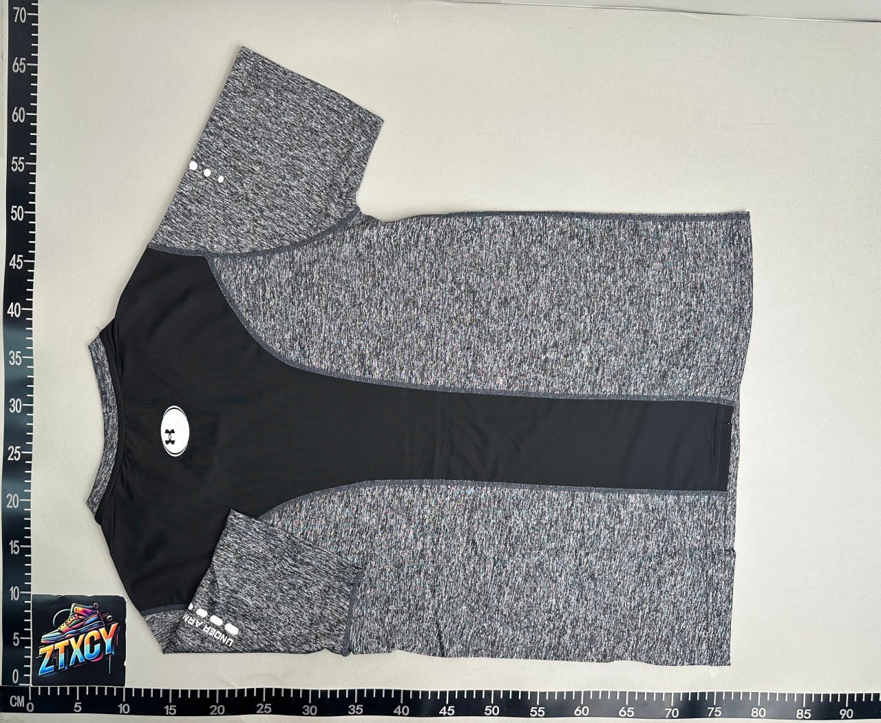 Under Armour T-shirt