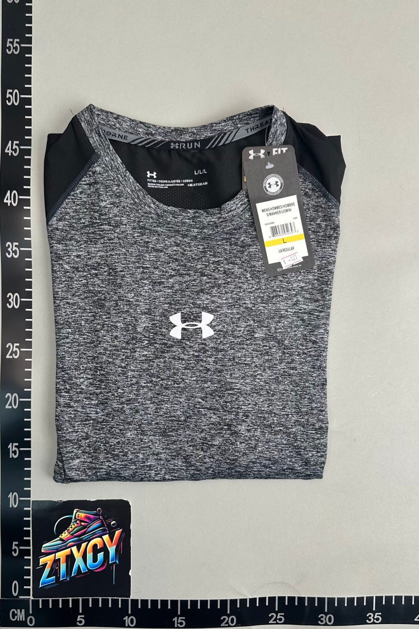 Under Armour T-shirt