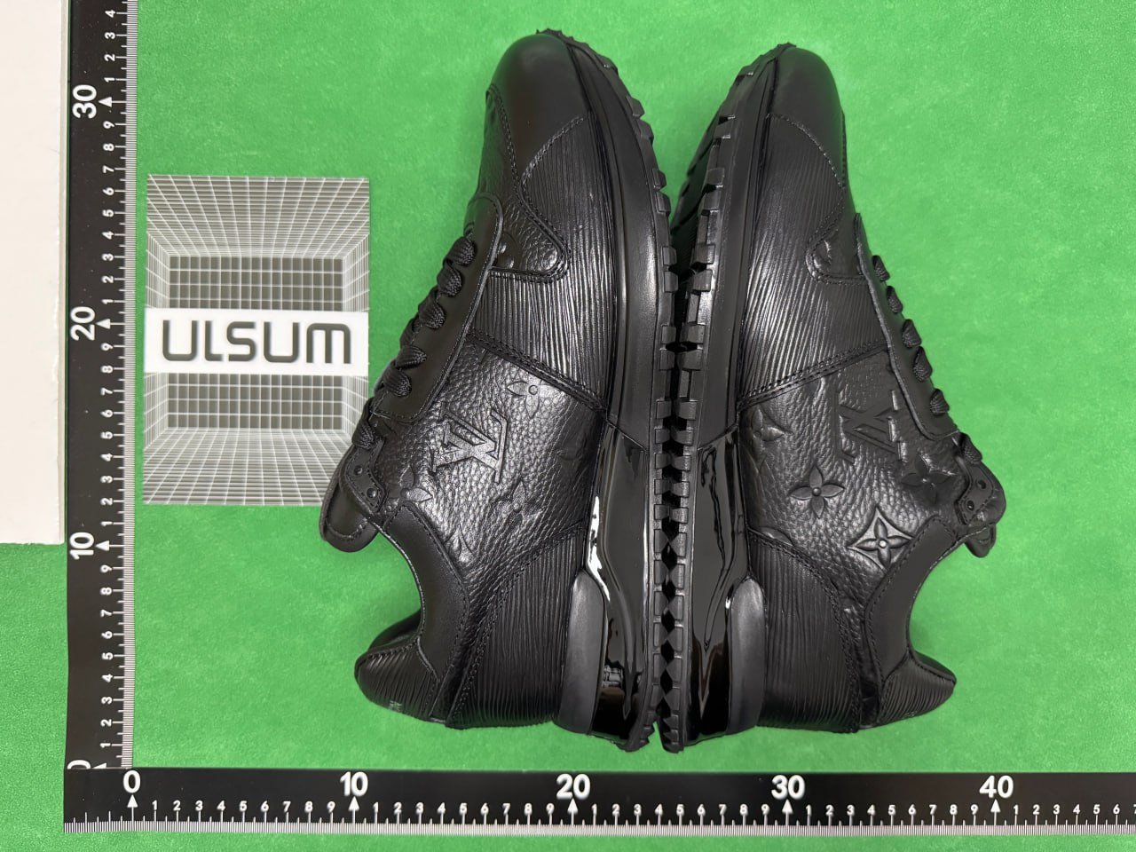 Louis vuitton run away shoes color change