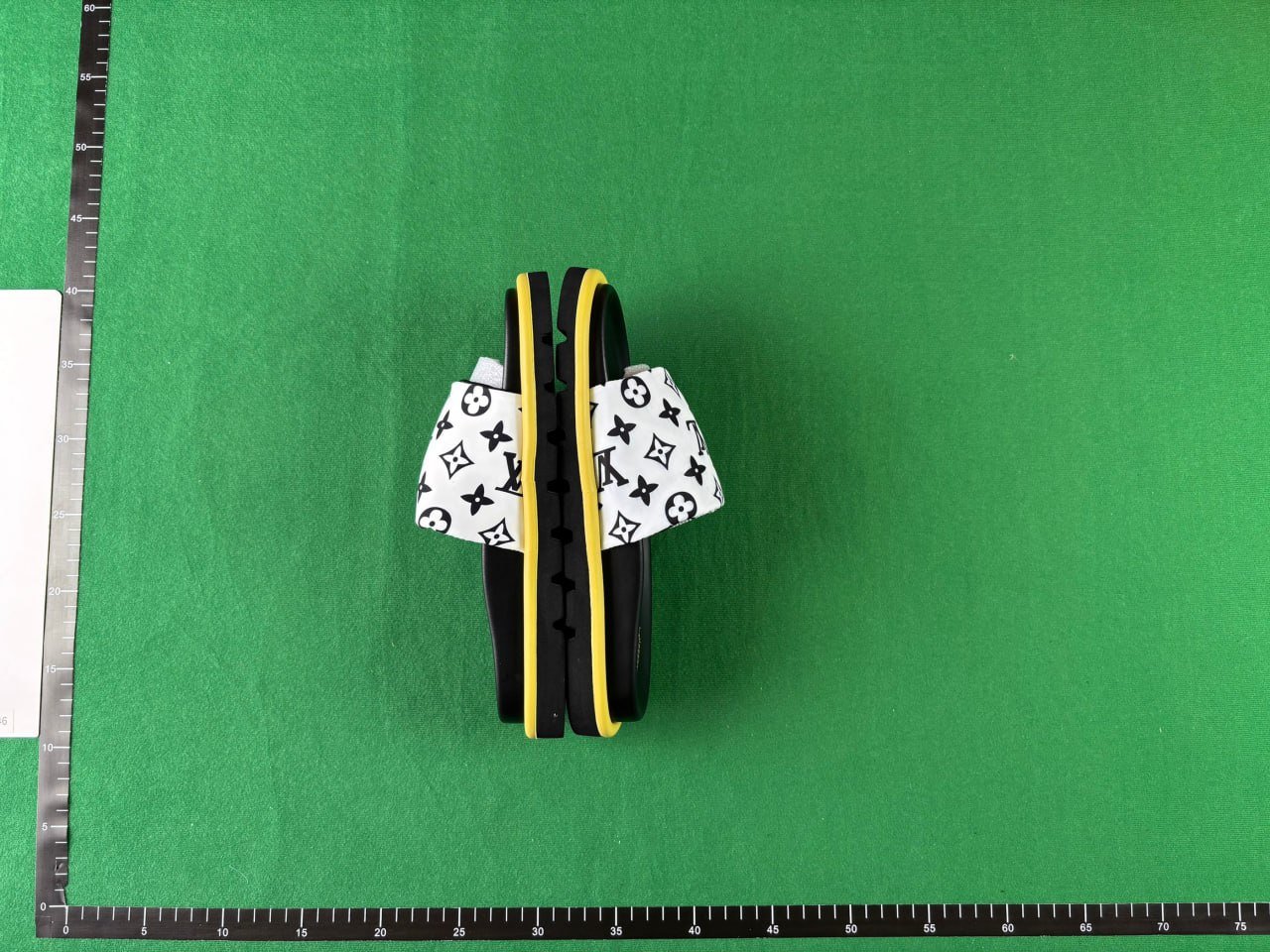 Artículo:Louis Vuitton Slippers