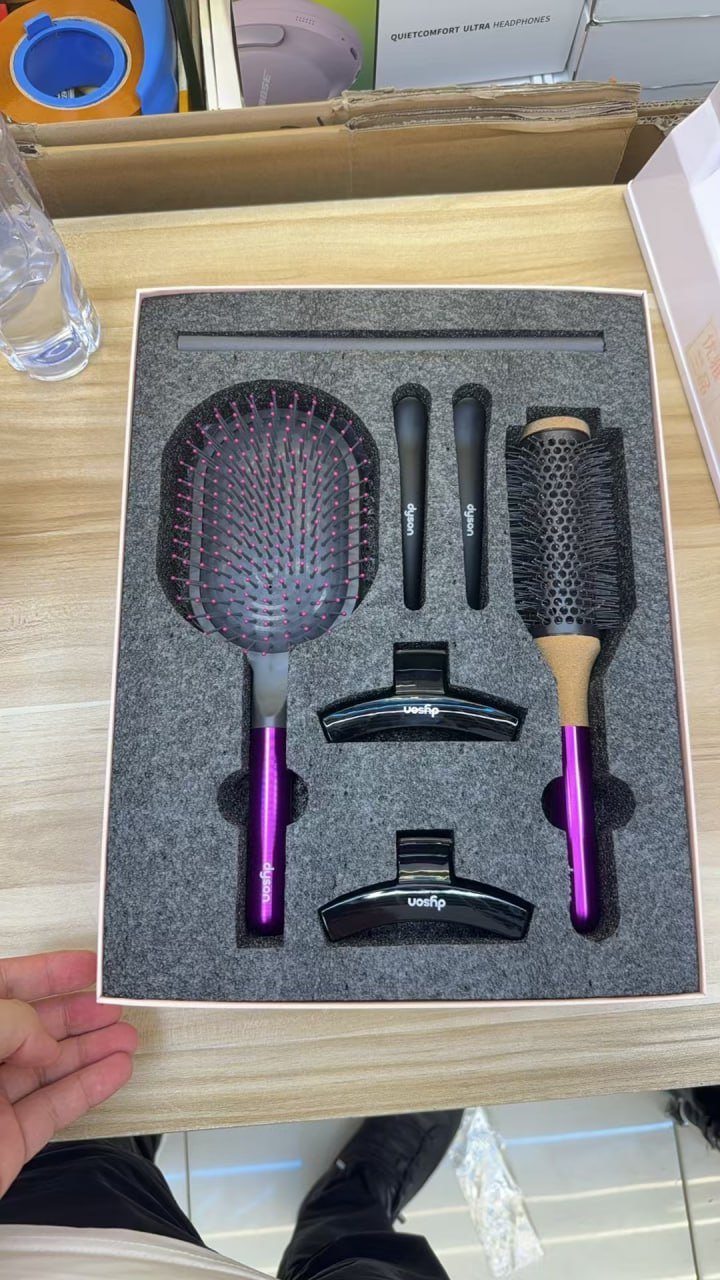 Dyson comb gift box
