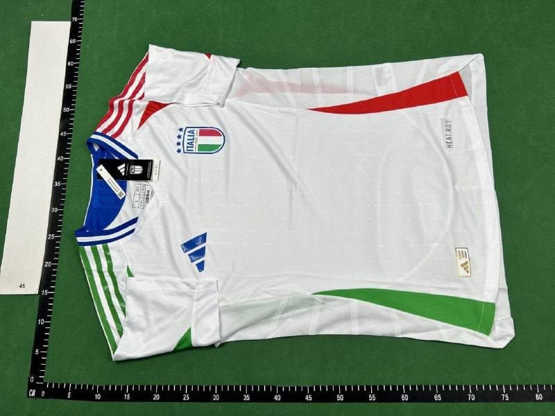 Football T-shirt(40 CP) 