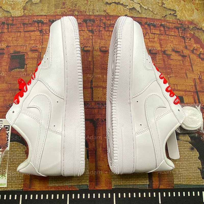 NIKE AIR FORCE 1'07