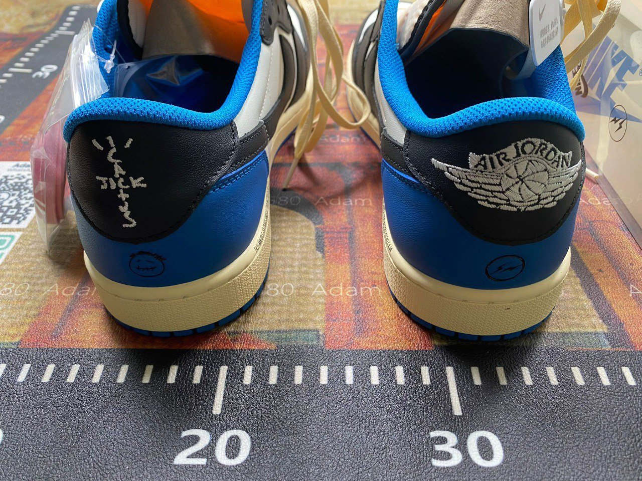 Travis Scott x Fragment Design x Air Jordan 1 low