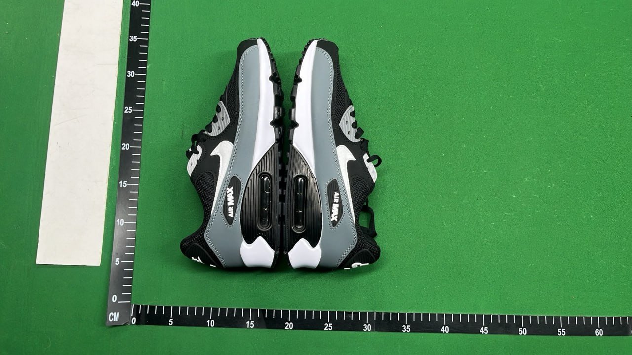 Nike Air Max 90 shoes