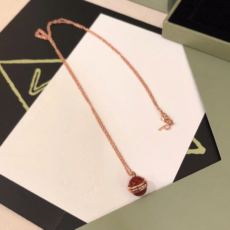 Van Cleef & Arpels accessories