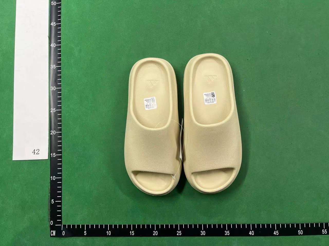  Yeezy Slide