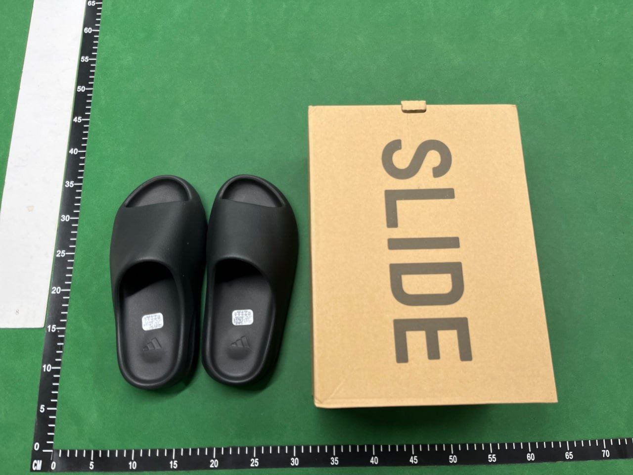  Yeezy Slide