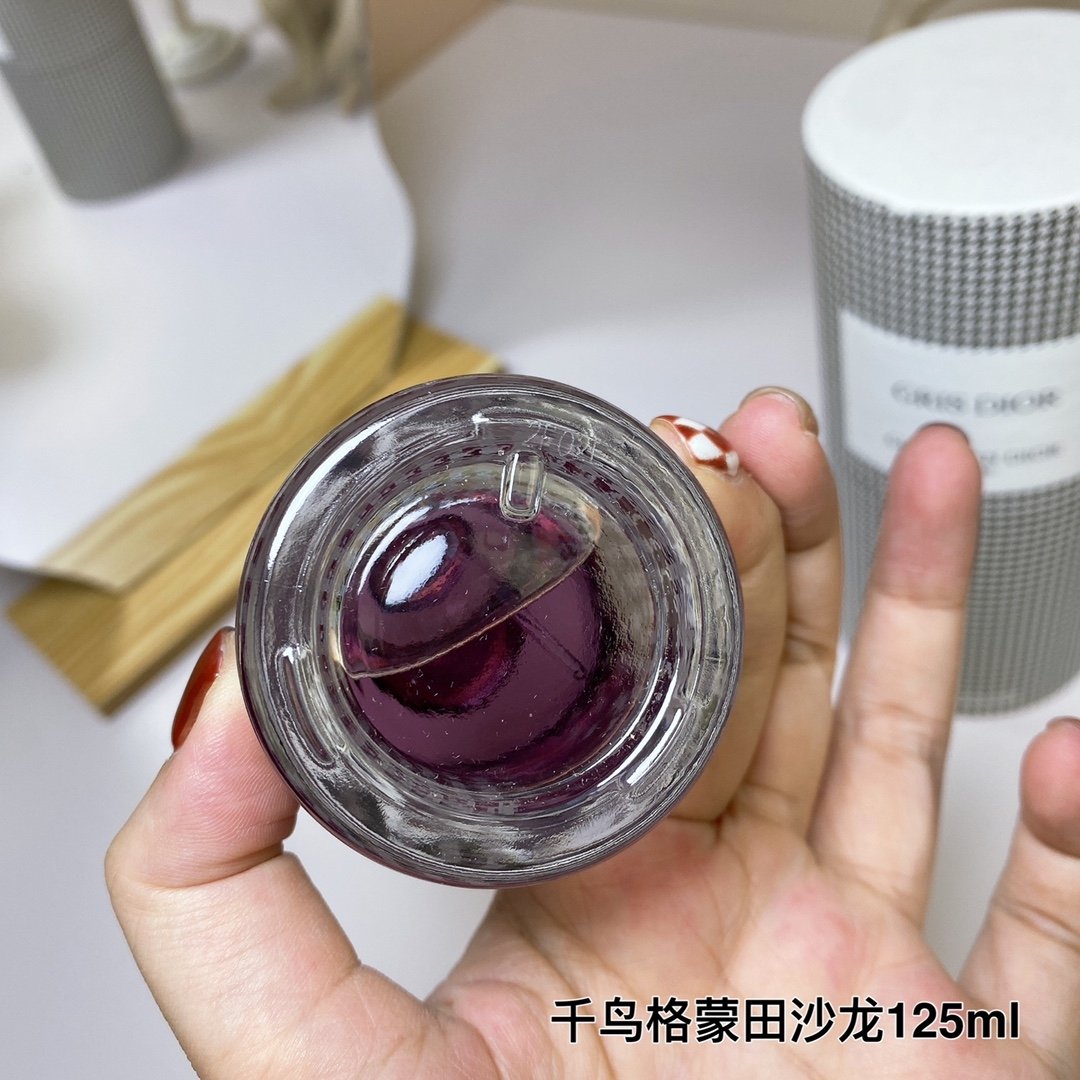 Houndsbird Perfume Montaigne Salon