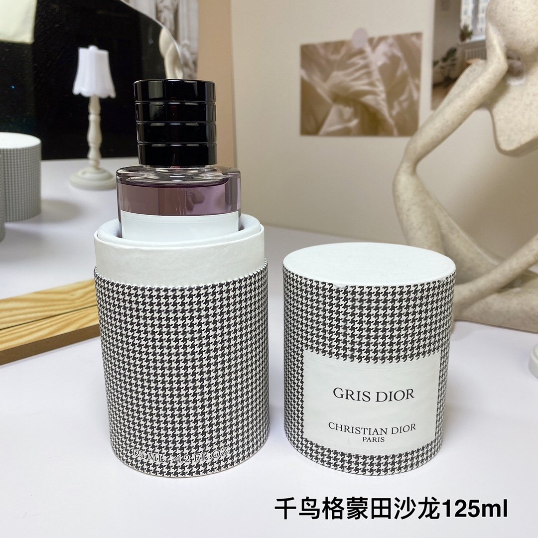 Houndsbird Perfume Montaigne Salon