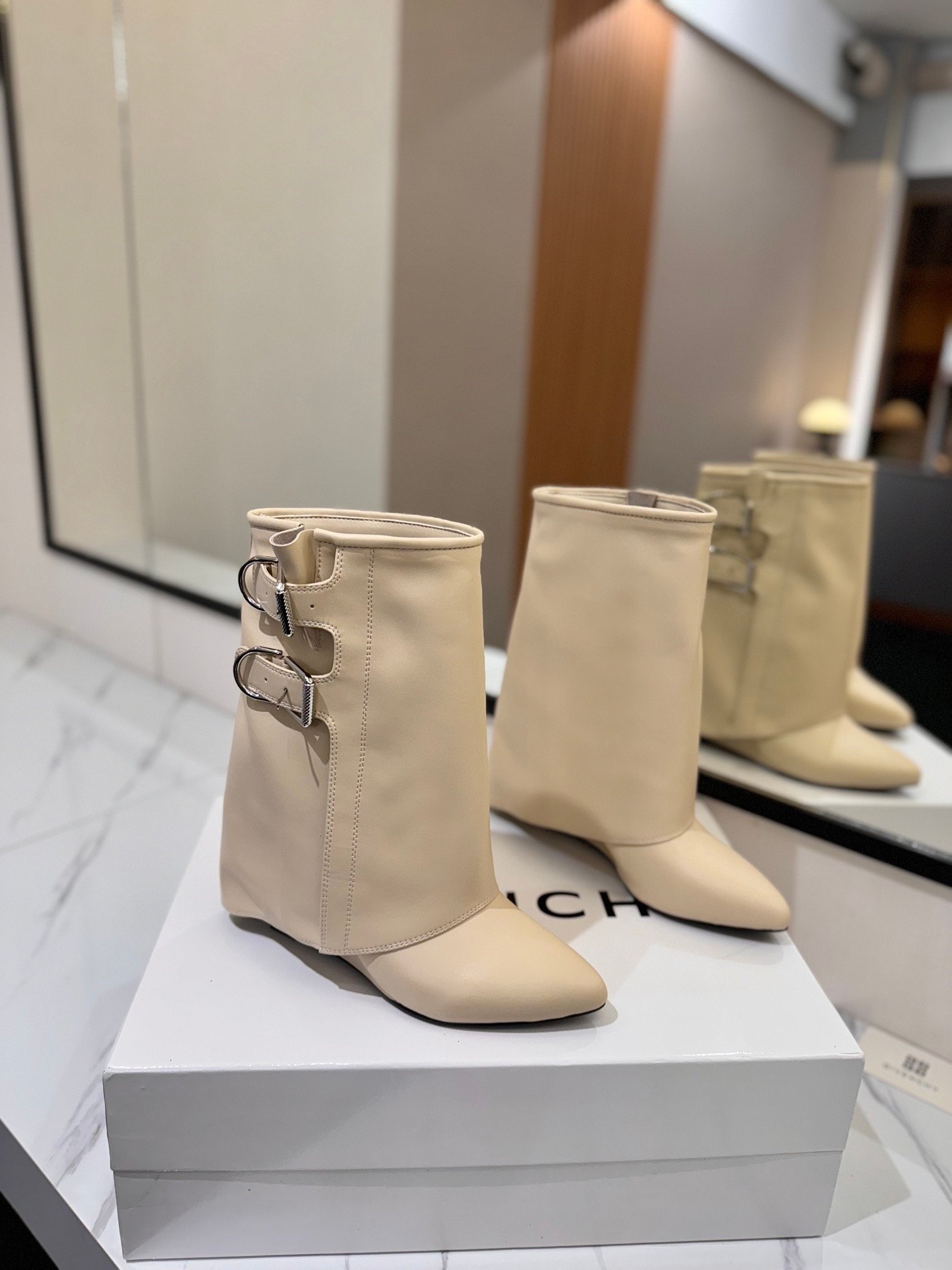 Shark Lo New Leather Ankle Boots