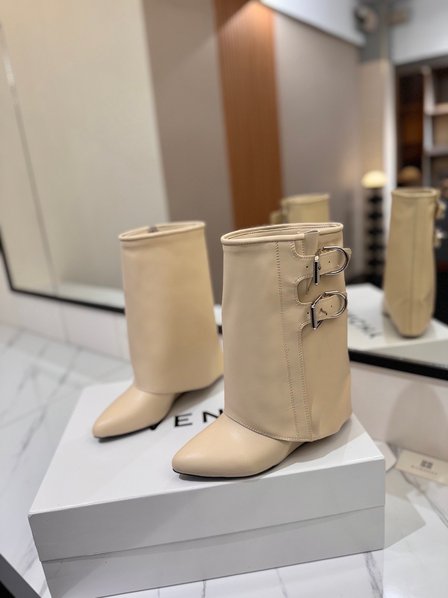 Shark Lo New Leather Ankle Boots