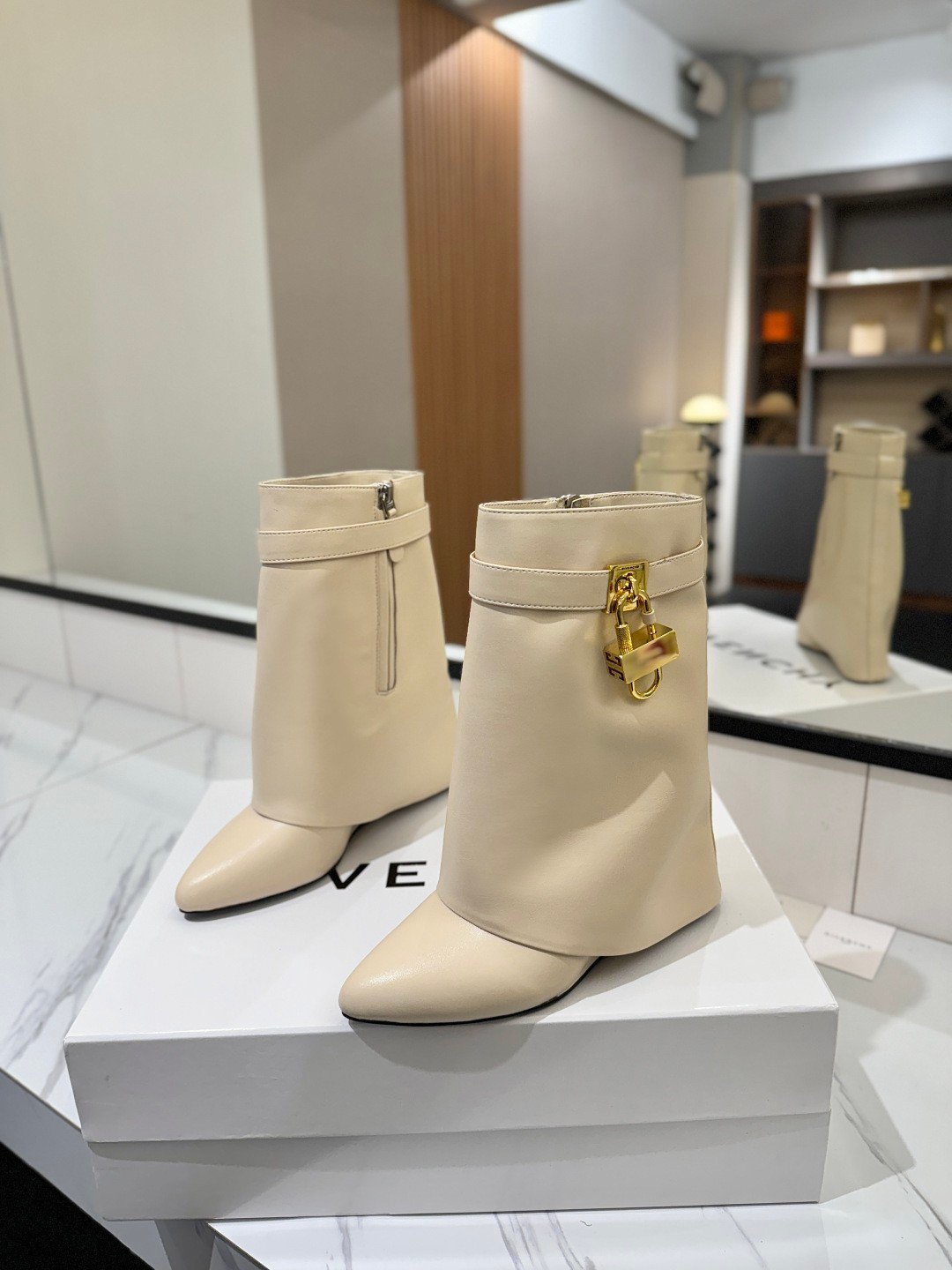 Shark Lo New Leather Ankle Boots