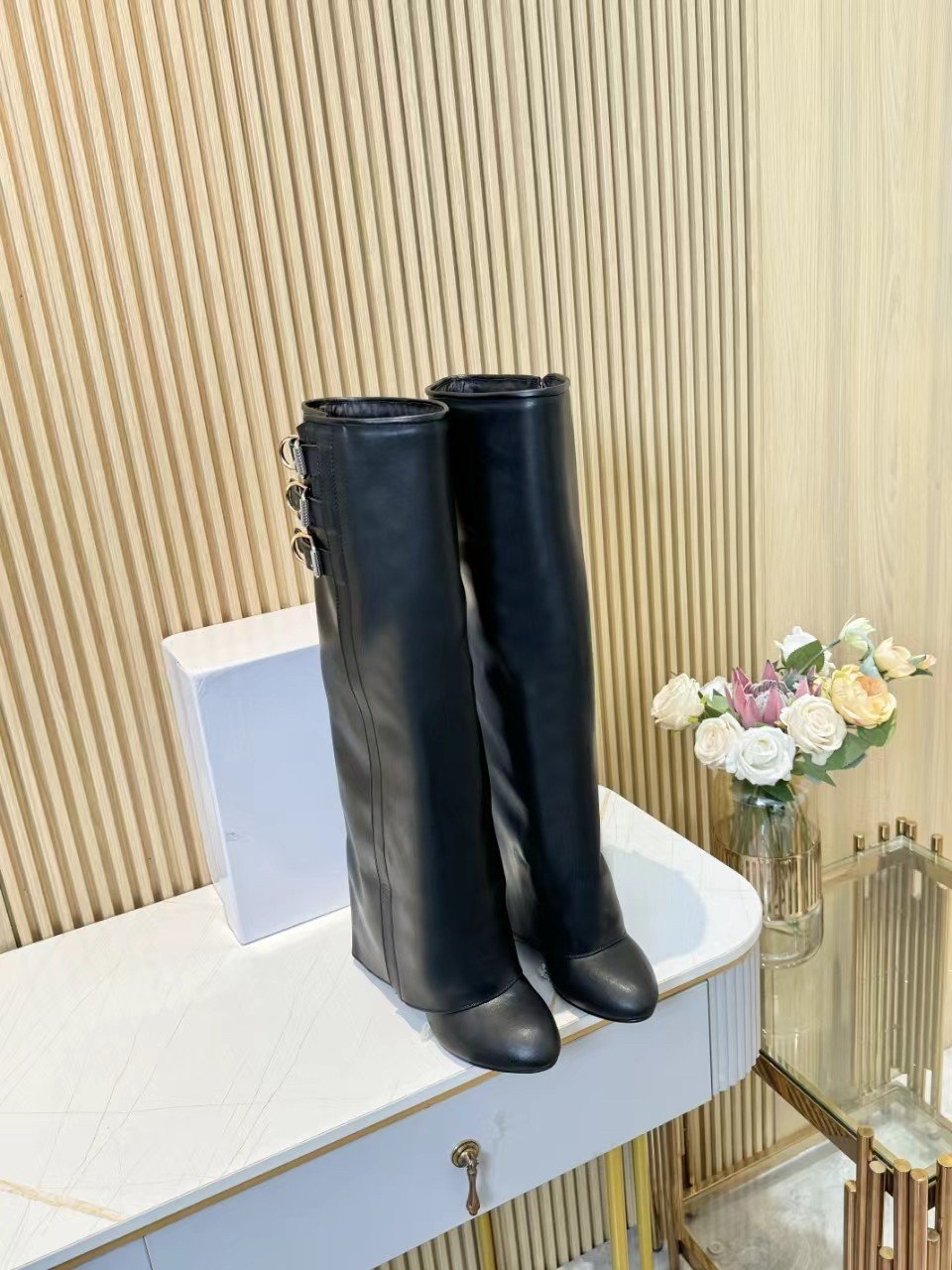 Shark Lo leather boots