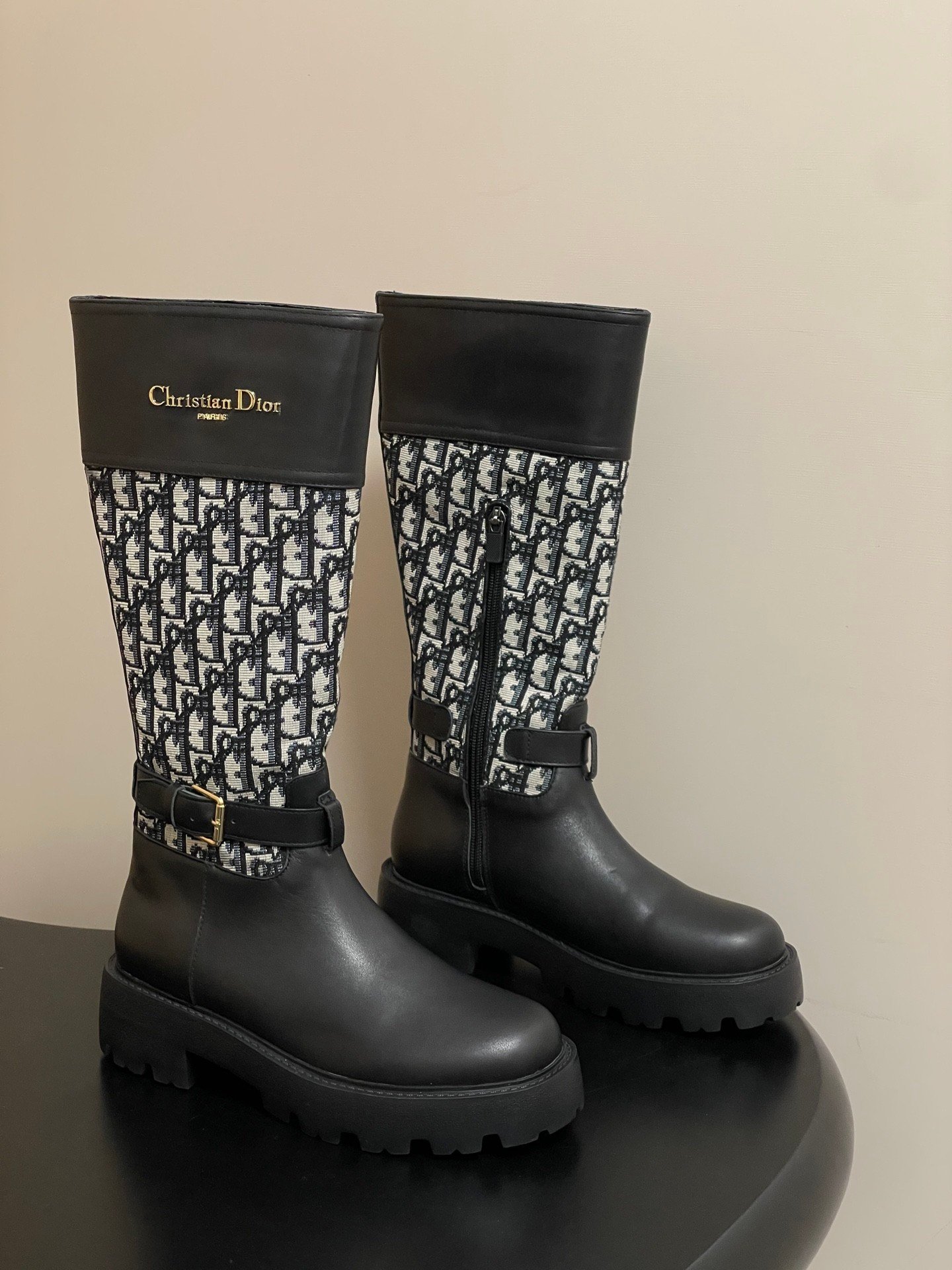 2025 Fall/Winter Dior Boots: Black calfskin and nylon mid-calf riding boots with cannage embroidery, classic letter buckle, fabric slip-on straight boots