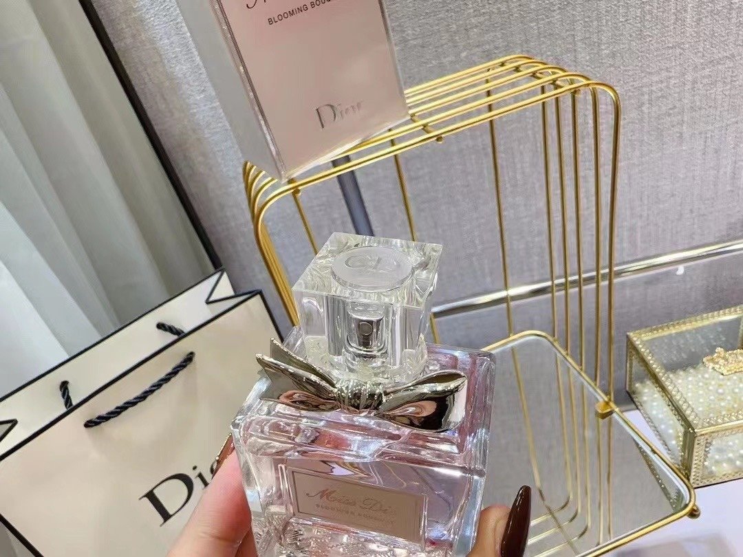 DIOR  perfume