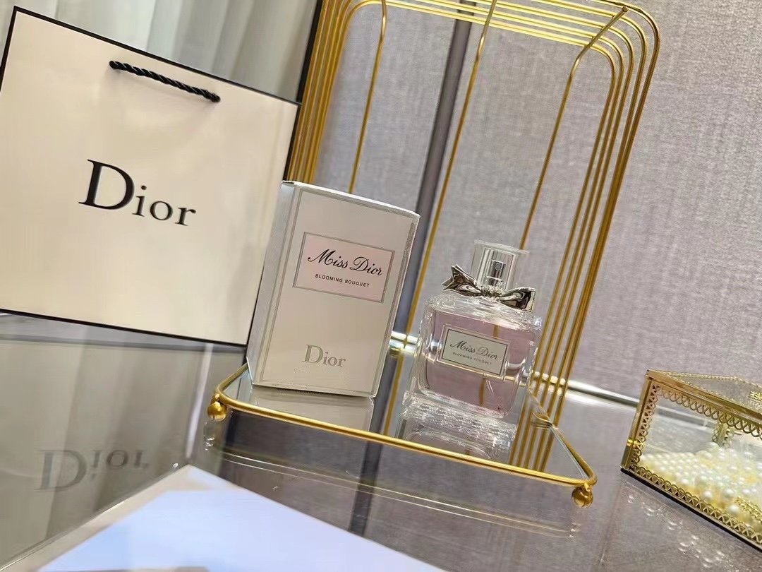 DIOR  perfume