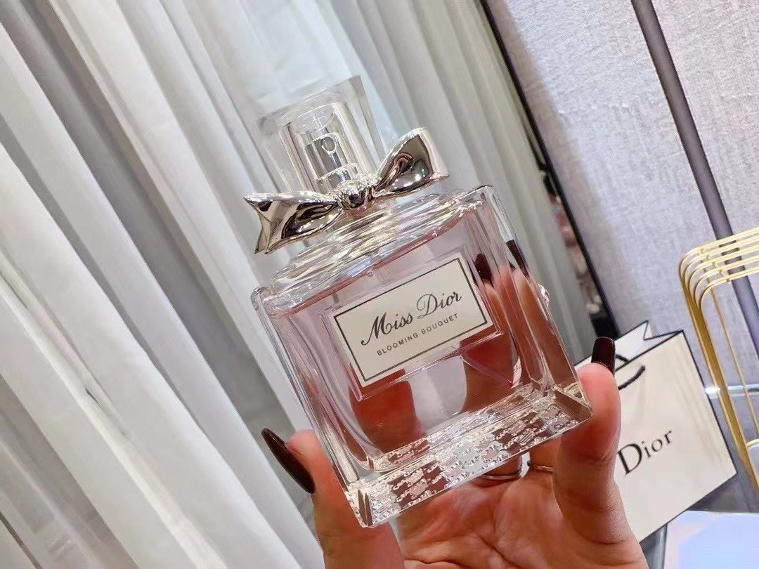 DIOR  perfume