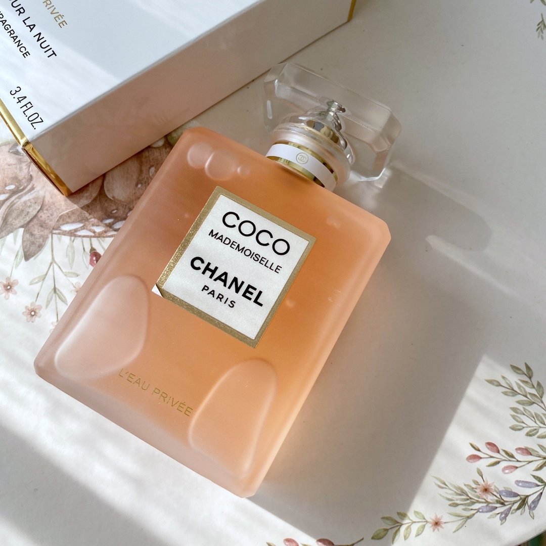 CHANEL  perfume
