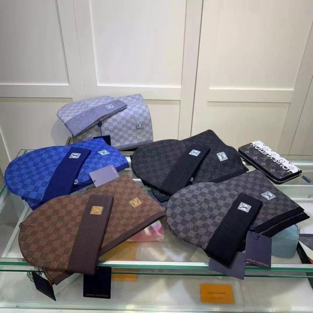 LV Beanieknitted hatLouis Vuitton Scarf Set