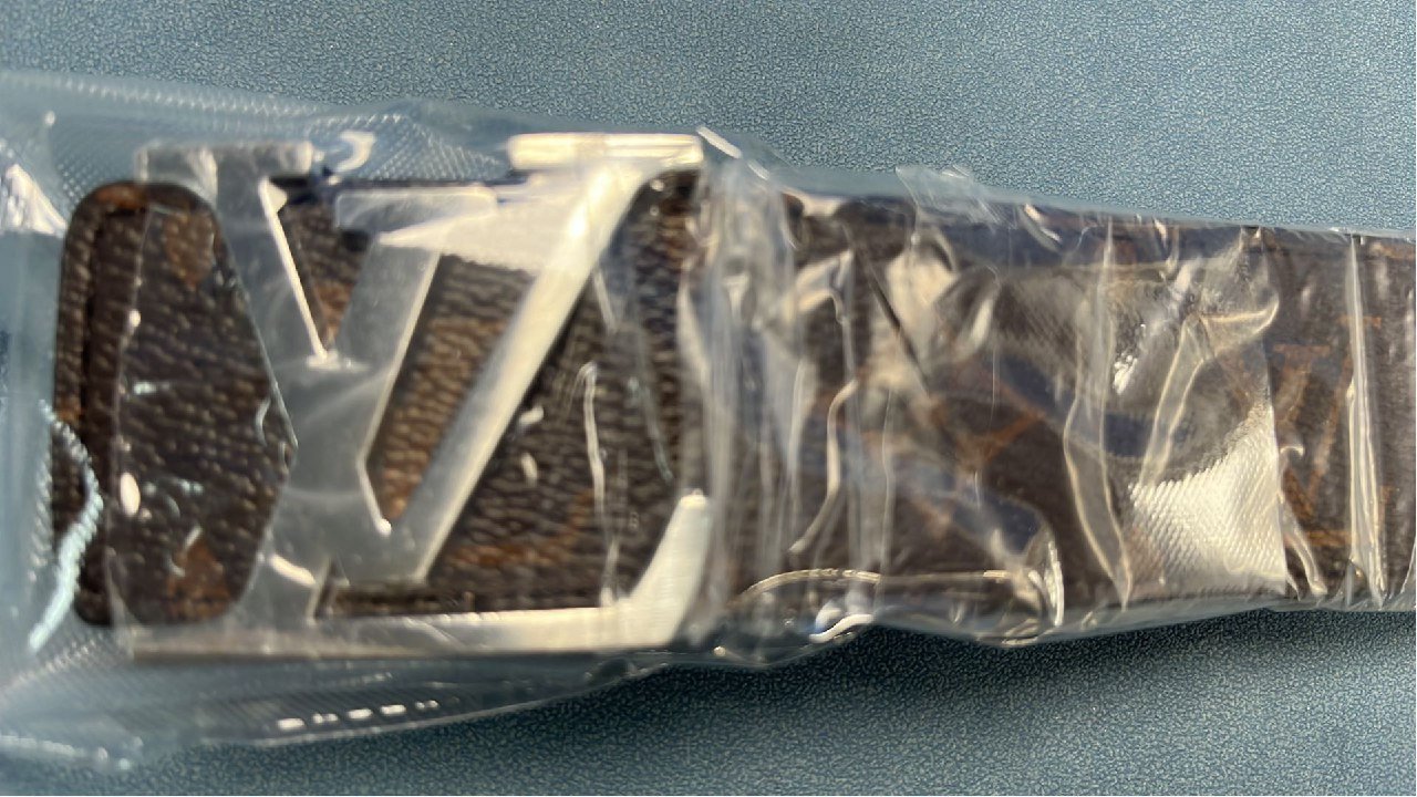 Louis Vuitton LV Monogram Canvas Belt / Gucci GG Supreme Belt [12 styles]