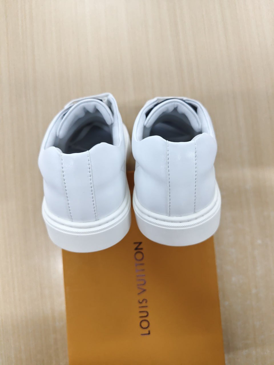  Louis Vuitton Low-Top Sneakers [7 styles]