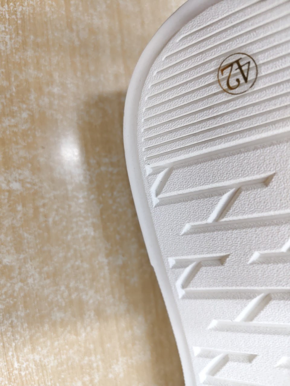  Louis Vuitton Low-Top Sneakers [7 styles]