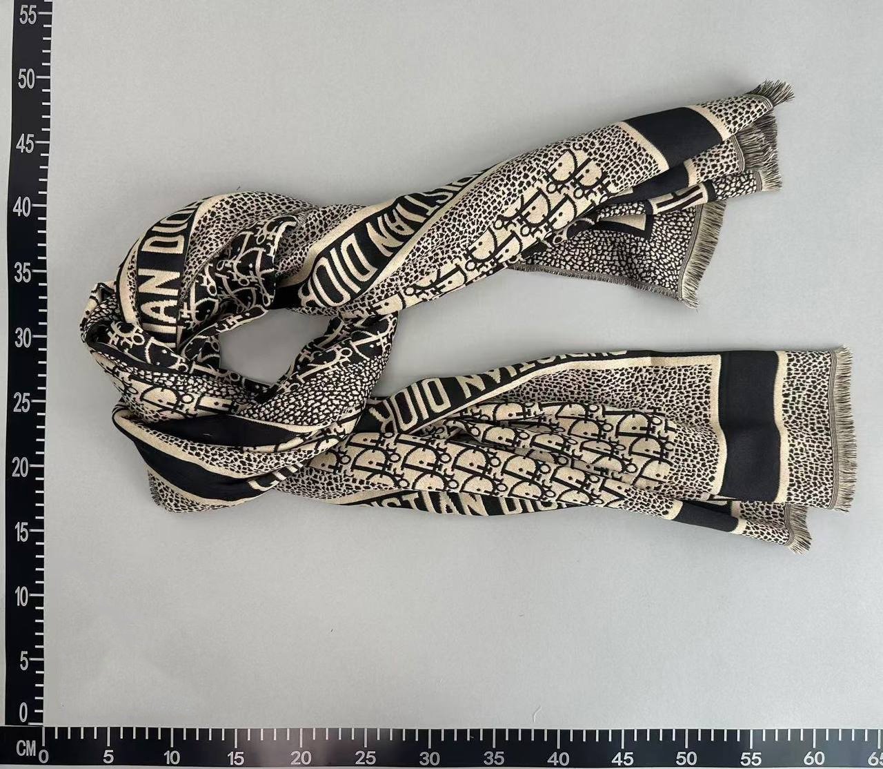 hristian Dior Oblique Scarf [9 styles]