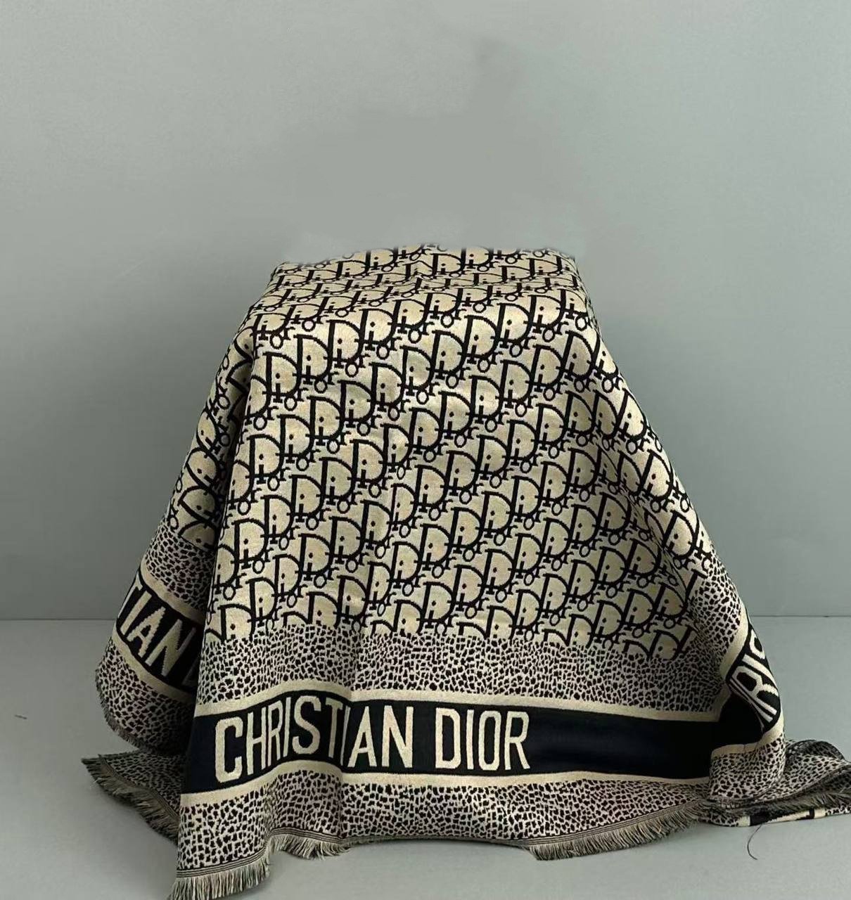 hristian Dior Oblique Scarf [9 styles]