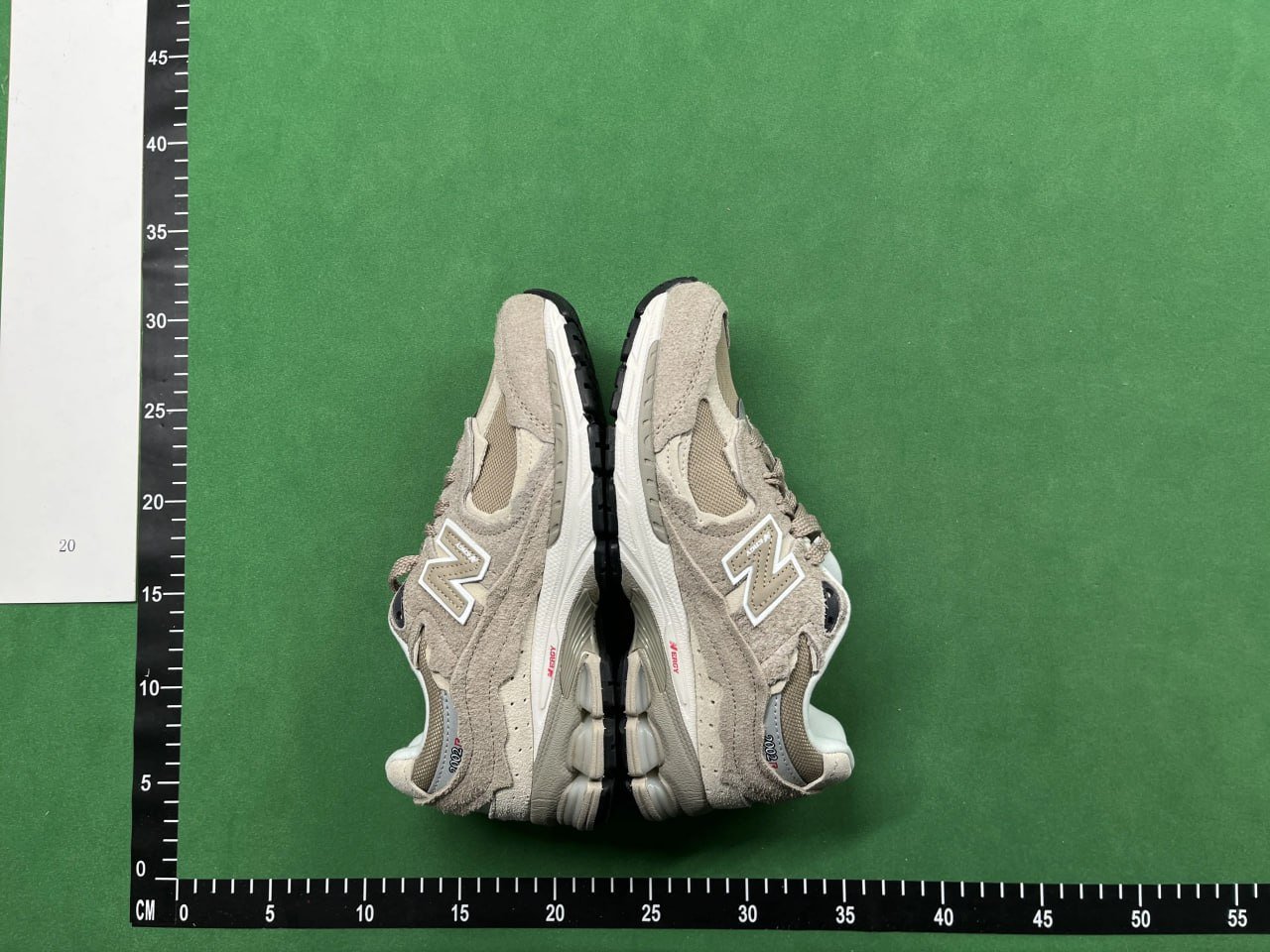 New Balance NB 2002R