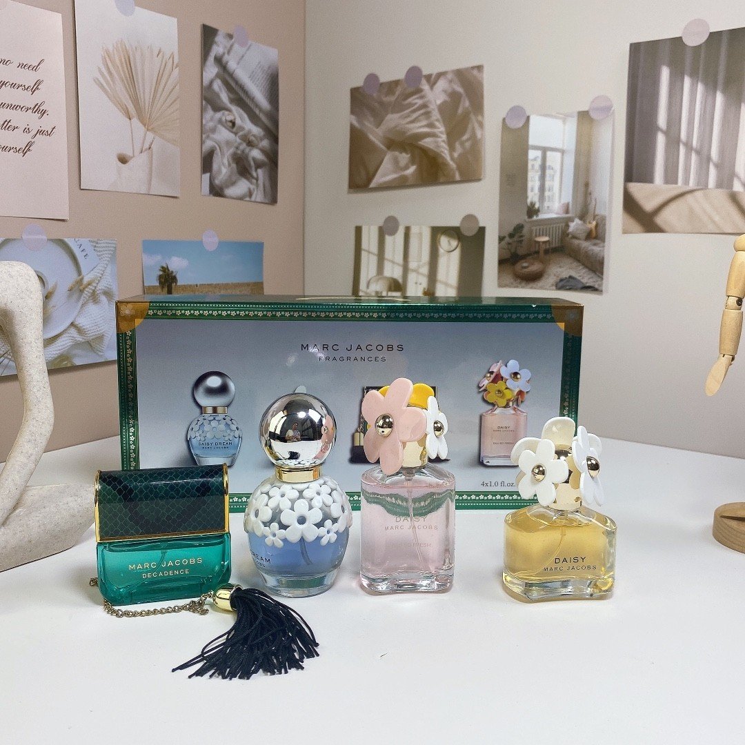 Mark Moji perfume sample set (4 pieces, 30ml each, with spray nozzle)