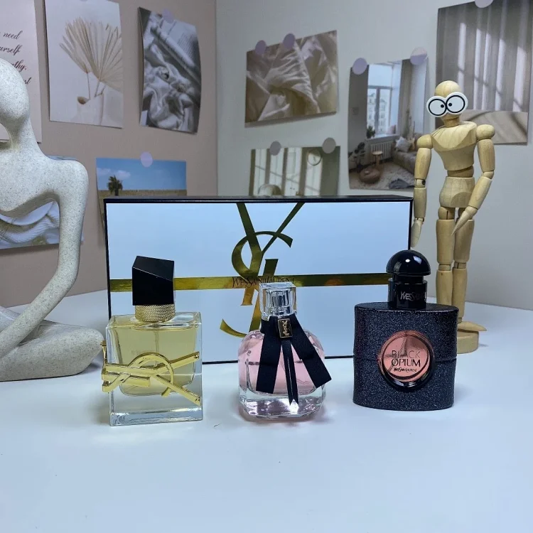 Yves Saint Laurent new perfume sample set, 30ml each, spray nozzle included.