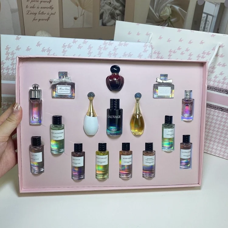 Dior Pink Bomb Perfume Sample Set (16 pieces)