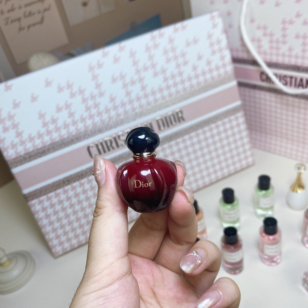 Dior Pink Bomb Perfume Sample Set (16 pieces)