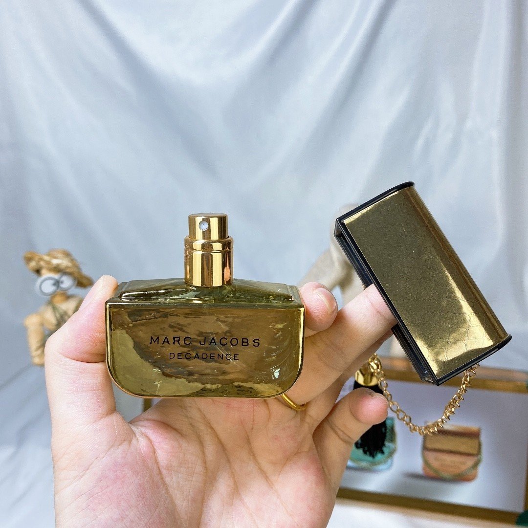 Mark Mojer sample perfume set (30ml x 4), with spray nozzle, includes: Blue Daisy Dream, Yellow Daisy, Elegant Handbag, and Pink Daisy.