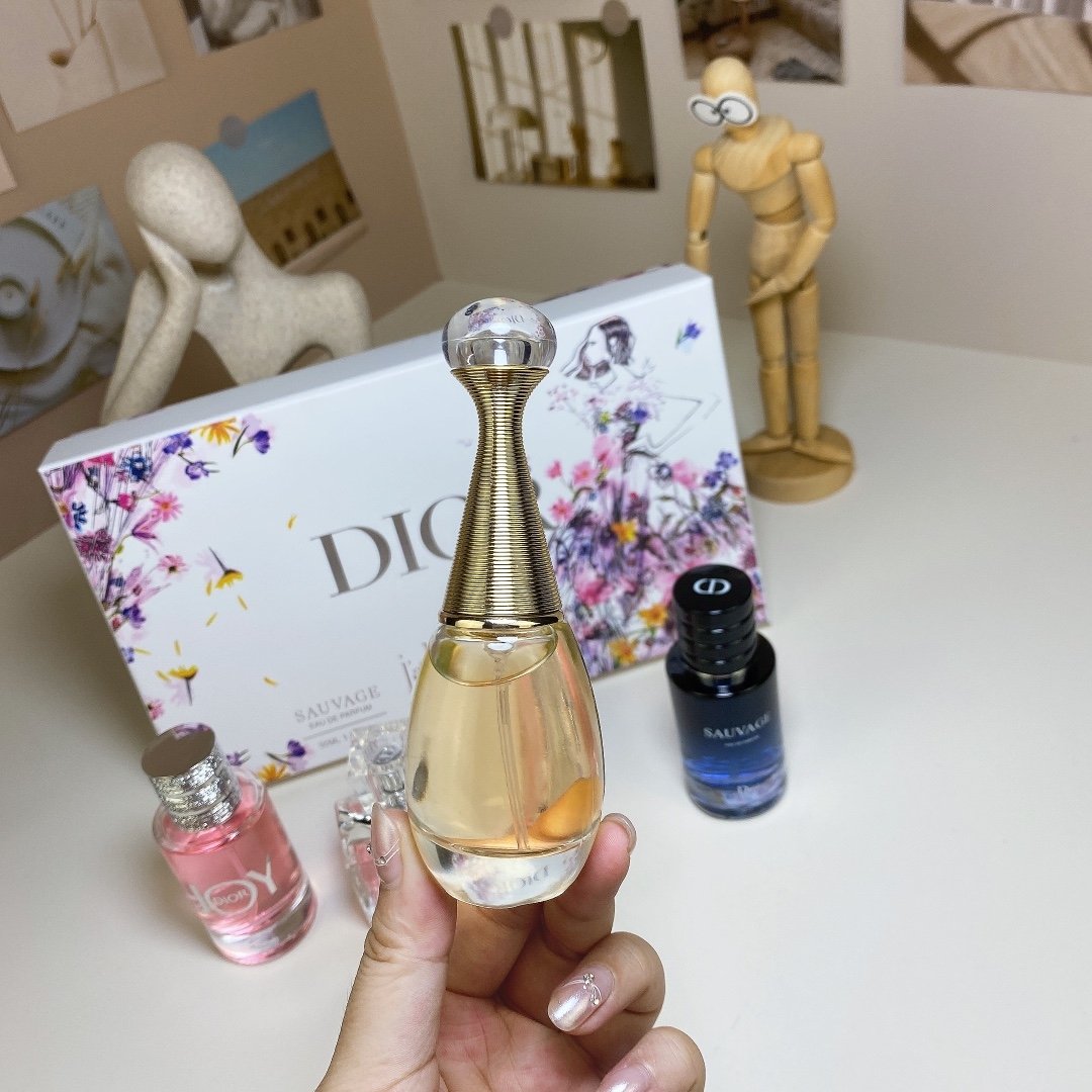 Dior perfume sample set (4 pieces)