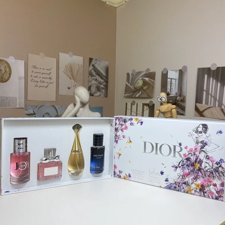 Dior perfume sample set (4 pieces)