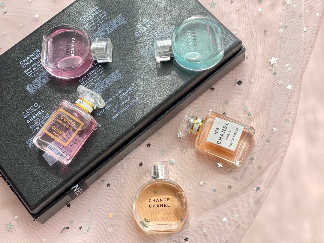 Chanel perfume sample black gift set, 5 pieces (5 x 7.5ml each): Chance Pink + Chance Green + Chance Yellow + Coco Pink + No. 5 Yellow