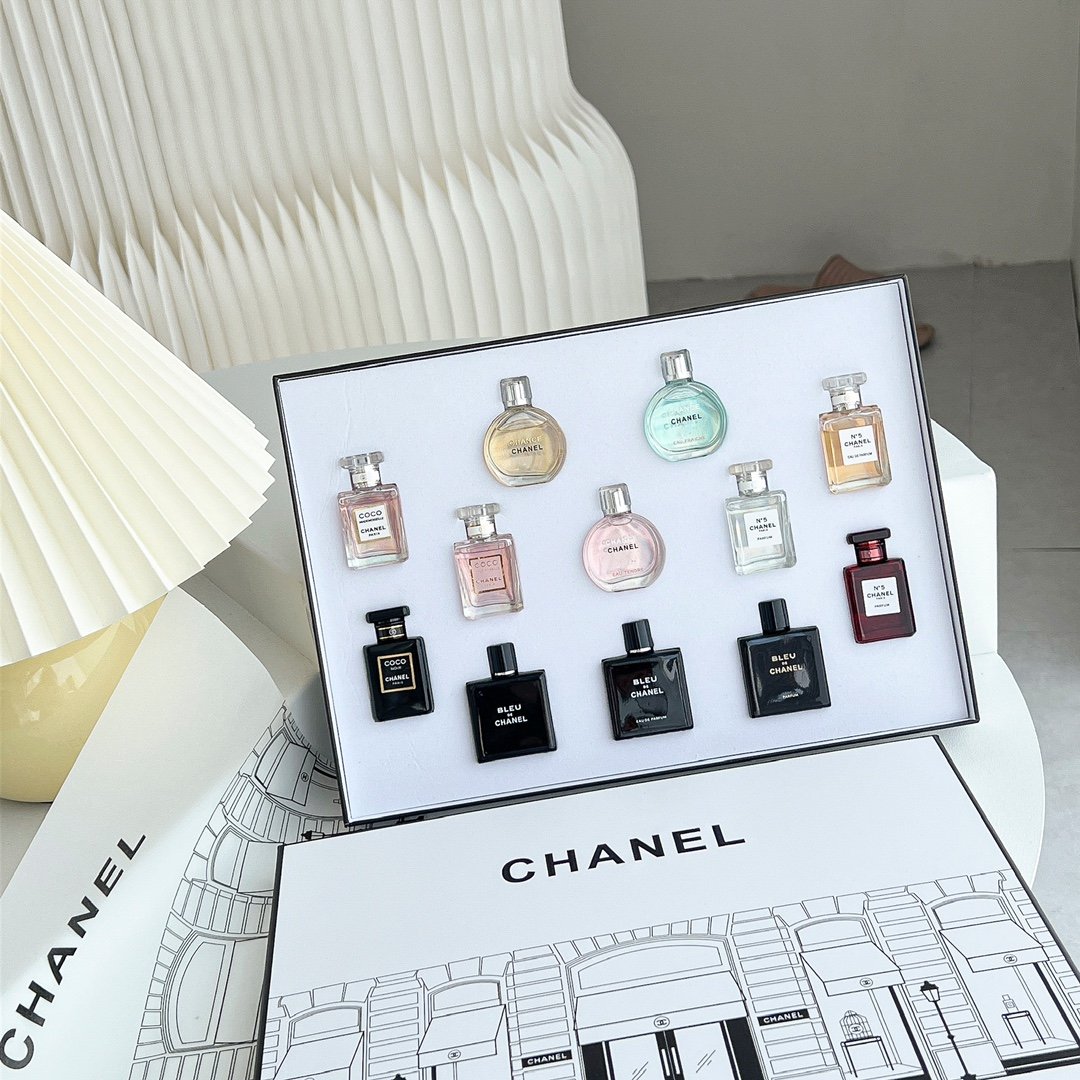 Chanel Summer Filter Family Portrait Fragrance Sample Set (12 pieces)