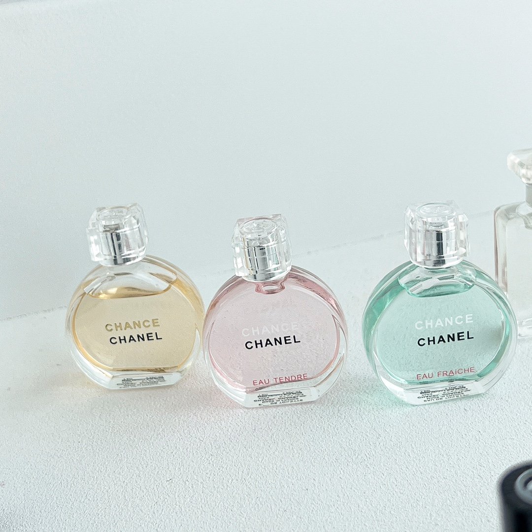 Chanel Summer Filter Family Portrait Fragrance Sample Set (12 pieces)