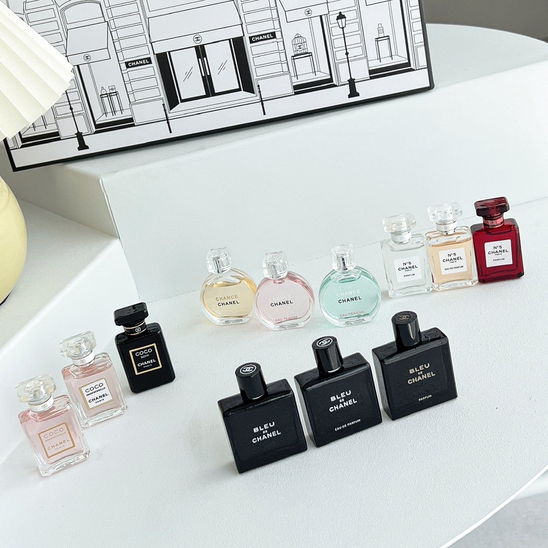 Chanel Summer Filter Family Portrait Fragrance Sample Set (12 pieces)