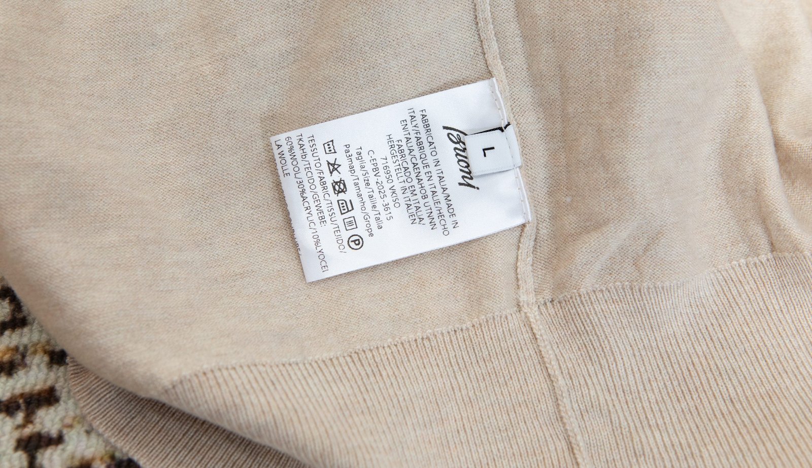 Cashmere knit sweater